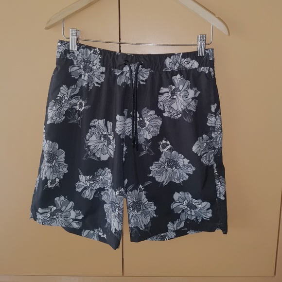 Abercrombie & Fitch Other - Abercrombie & Fitch 7 inch pull on floral print swim shorts with liner(S)